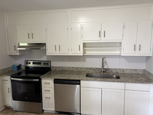 Building Photo - 609 9th St NW