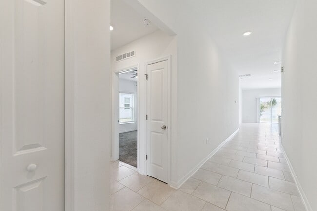 Building Photo - 3921 Willowbrook Drive