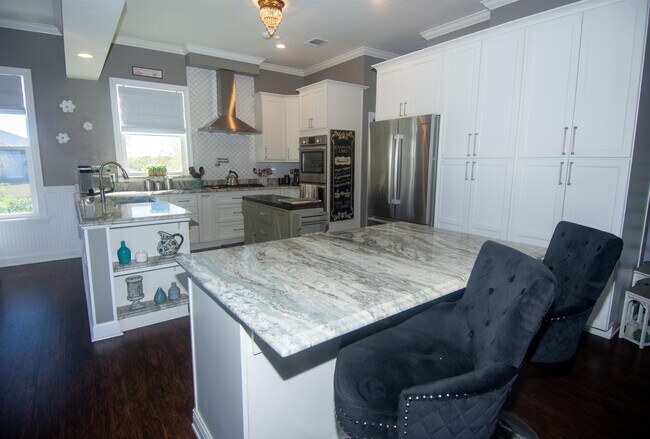 Building Photo - 500 Turnberry Ln