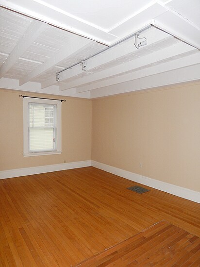Building Photo - $1600 - 2BRM - 900ft2 - Bangor – Cumberlan...