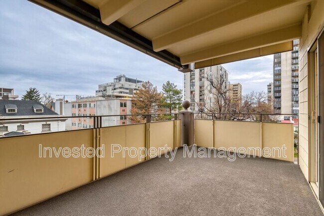 Building Photo - 700 N Washington St