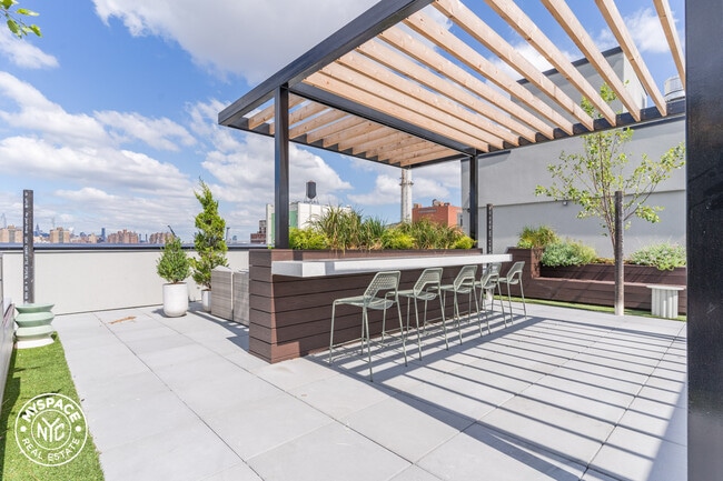 Building Photo - 251 Front St