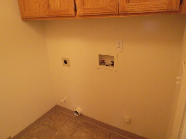 Building Photo - Spacious 3-Bedroom Rental Near Schools & Shopping