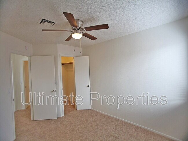 Building Photo - 448 E Topeka Dr