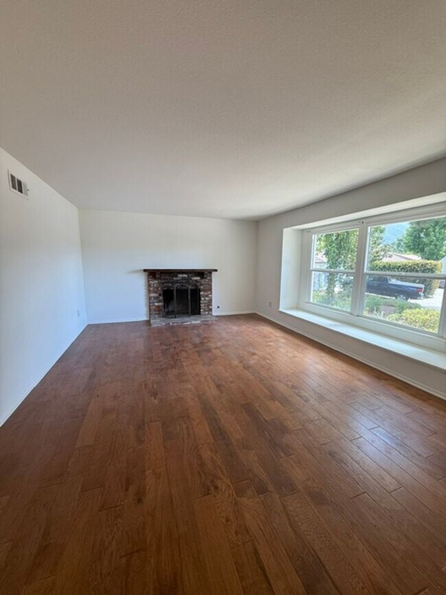 Building Photo - 4 bed, 2 1/2 bath home with RV access