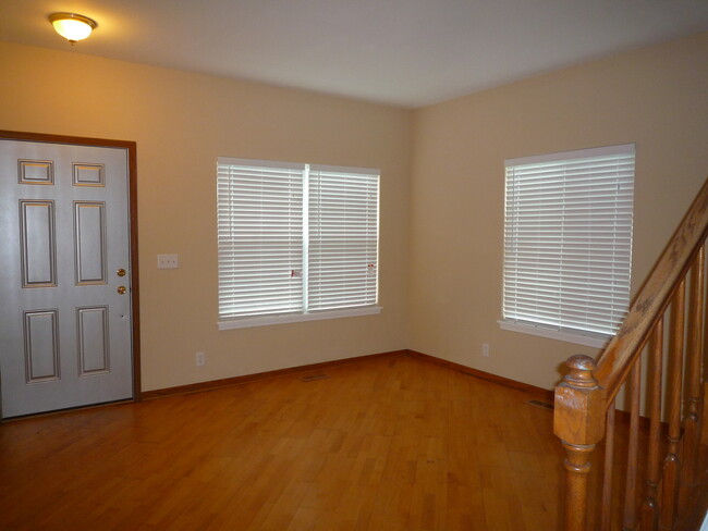 Building Photo - 14039 S Oakdale Cir