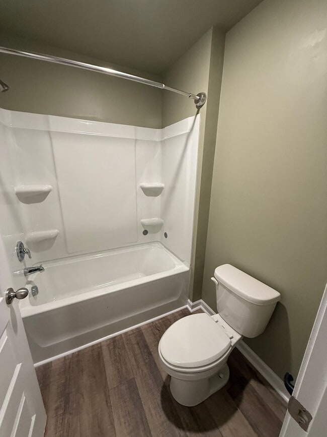 Building Photo - Open concept 4 bed, 2.5 bath home with fen...