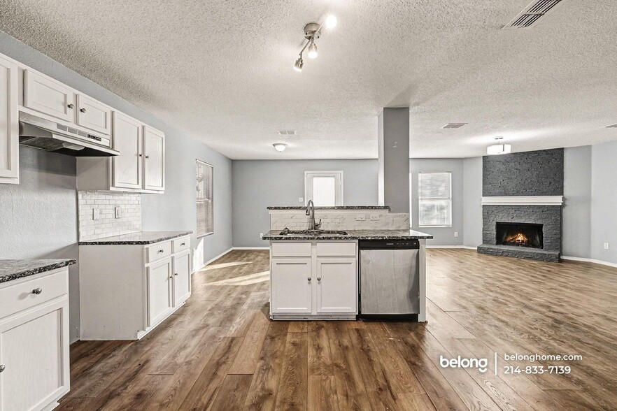 Building Photo - 2256 White Oak Dr