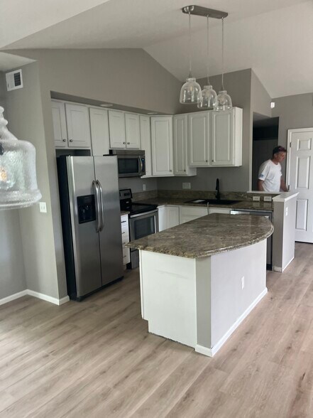 Building Photo - 2027 Grays Peak Dr