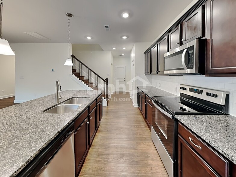 Building Photo - 103 Garrison Grv Ct