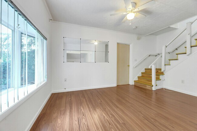 Building Photo - 31 Chestnut St