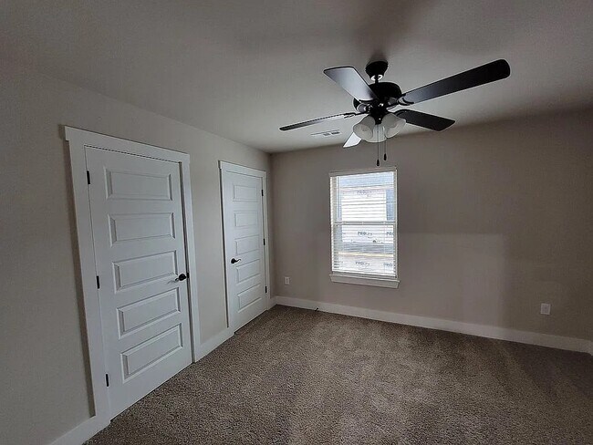 Building Photo - 4202 SW Plumley Ave