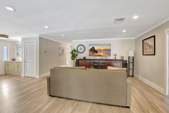 Building Photo - 1599 Isabel Rd Oeste