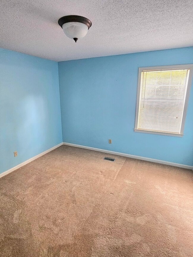 Building Photo - 100 Timberline Ct