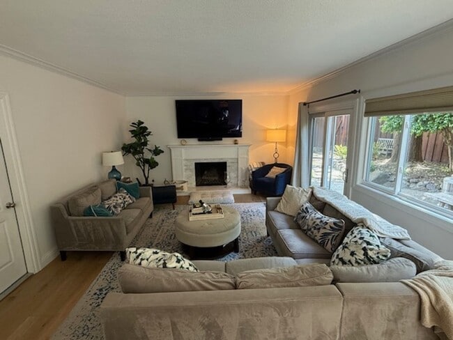 Building Photo - Stunning 5-Bed. 2.5 bath Home in the Heart of Pleasanton Meadows, Community Pool