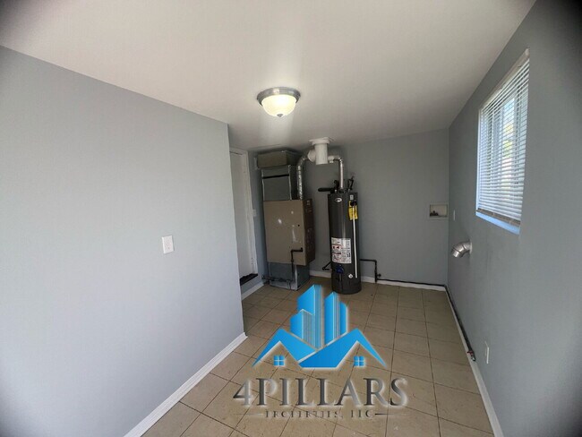 Building Photo - 2612 Vine Ct