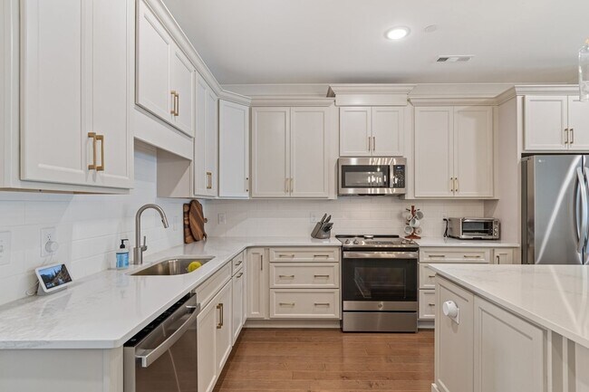 Building Photo - 3198 Sassafras Ln