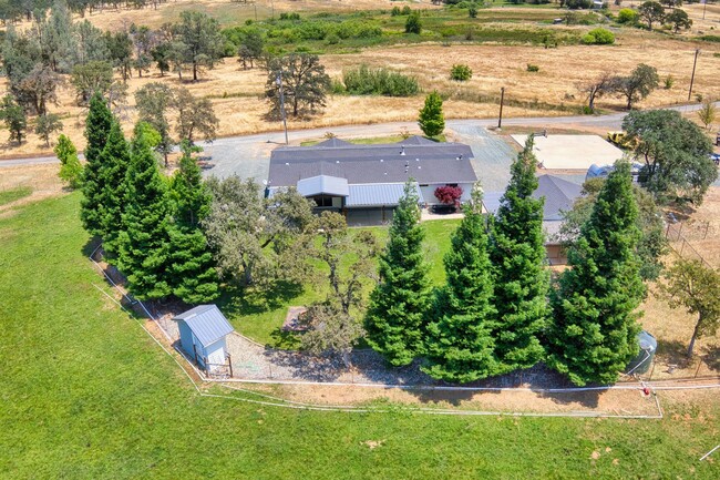 Building Photo - Escape to the Country – Beautiful 3 Bed, 2...
