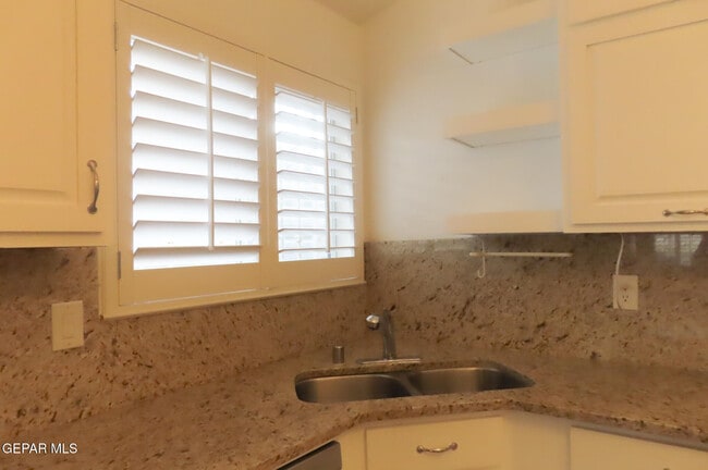 Building Photo - 3493 Yellow Rose St