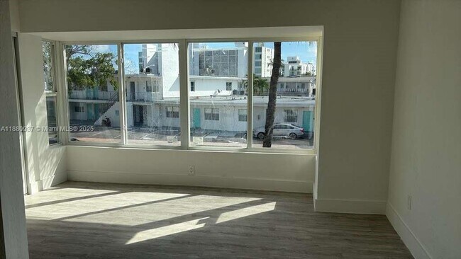 Primary Photo - 1943 71st St