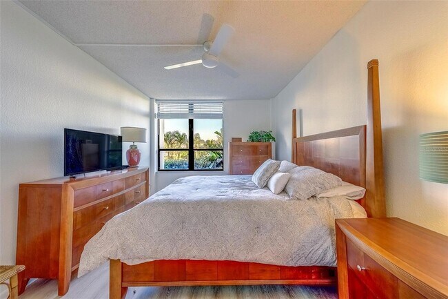 Building Photo - 400 Island Way