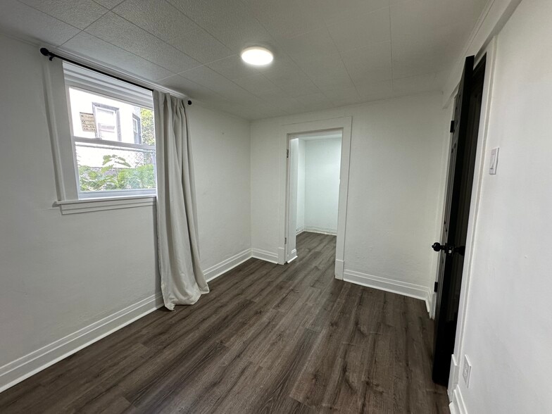 Building Photo - 4904 N Austin Ave