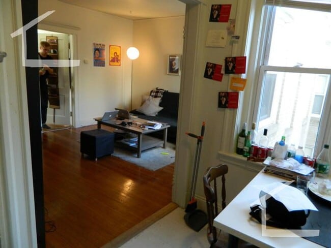 Building Photo - Great 1 bedroom Available NOW! (Fenway)