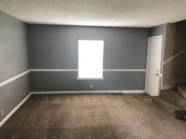 Building Photo - 2563 Carriage Dr