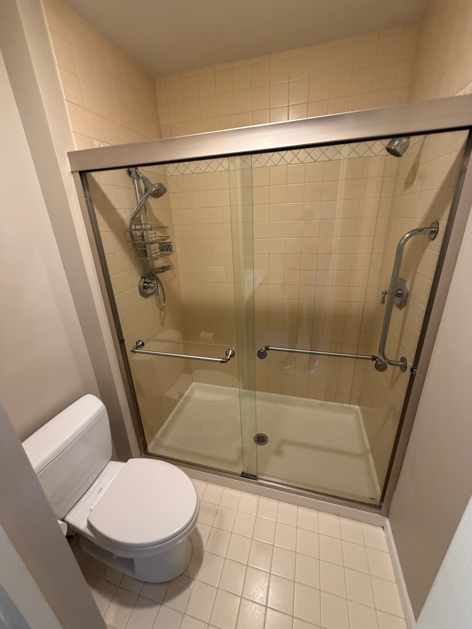 Master toilet/shower - 10042 Main St
