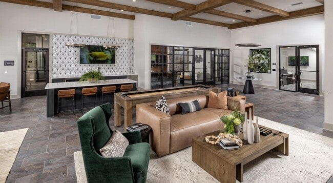 Building Photo - 5000 Collina Ter