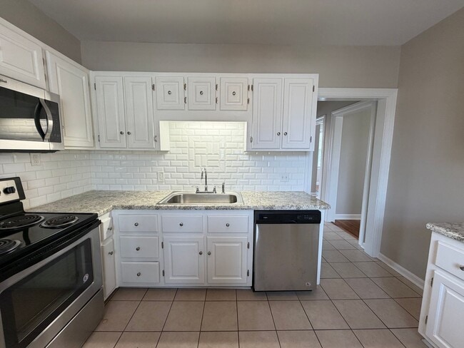 Building Photo - Cozy 2/1 Brick House in Celanese- $1,395