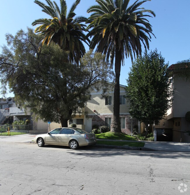 Building Photo - 223 W Tujunga Ave