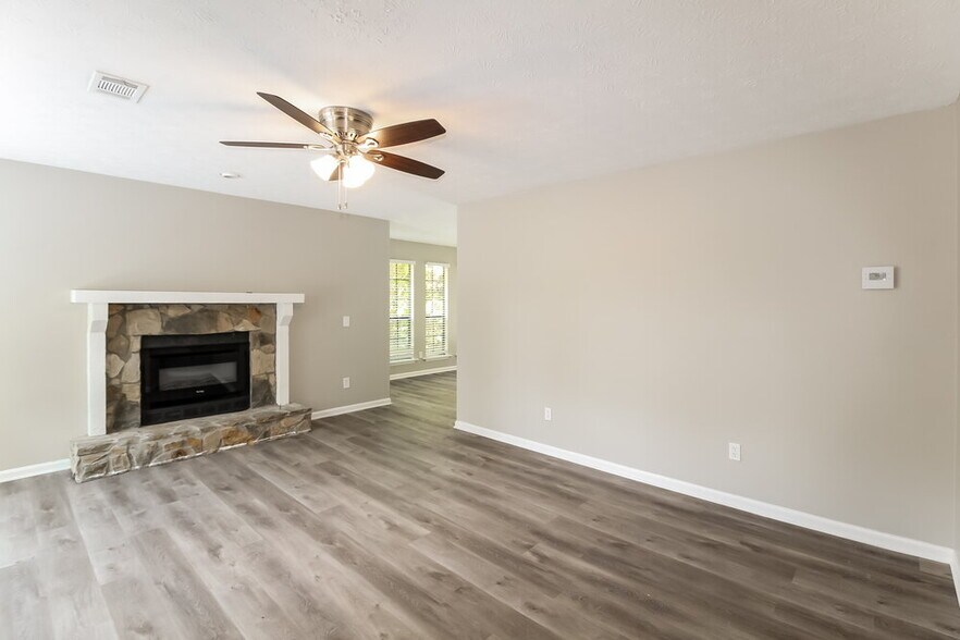 Building Photo - 1097 Williamsburg Ln