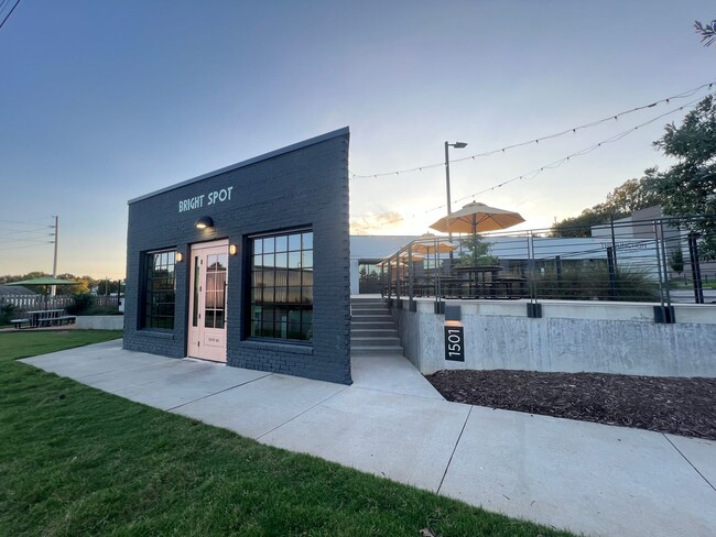 Building Photo - Stunning 3BD, 3.5BA Raleigh Townhome in a Walkable Community Near Tons of Shopping and Dining Opt...