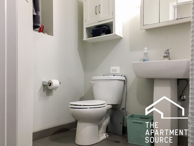 Building Photo - 3856 N Southport Ave