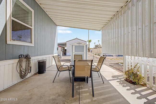 Building Photo - 654 E Ranch Rd