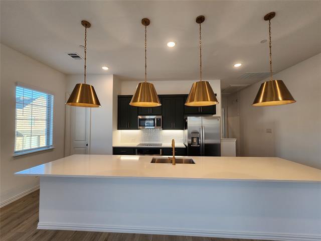 Building Photo - 634 Redwood Wy