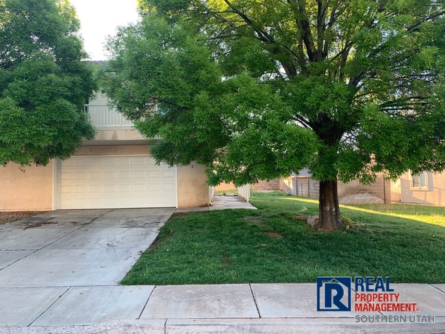 Building Photo - Pretty Parkside Duplex