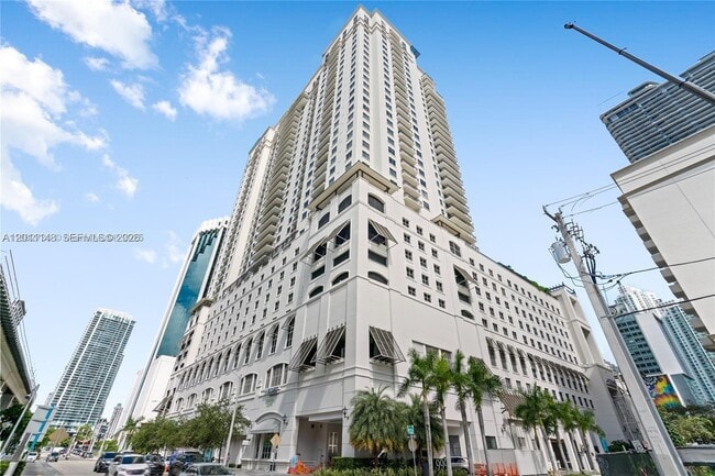 Building Photo - 999 SW 1st Ave