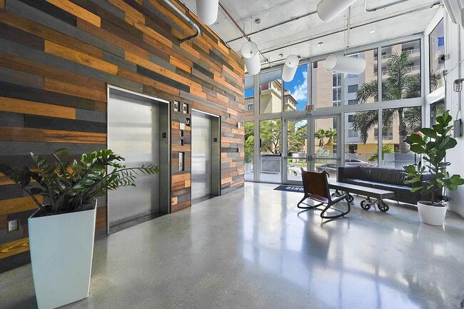 Building Photo - 444 NE 30th St