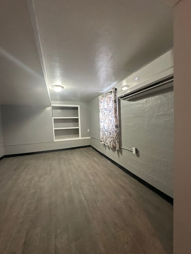 Building Photo - N10th332