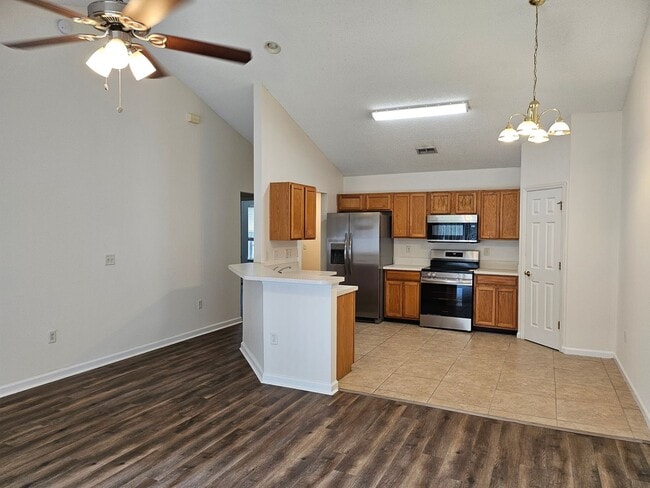 Building Photo - $1550 - 3/2/1 - Great Location Duplex B Section