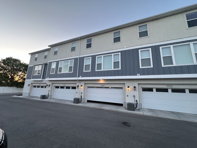 Building Photo - 1762 W 220 S