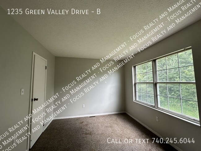 Building Photo - 1235 Green Valley Dr
