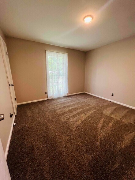 Building Photo - 1437 Hickory Ln