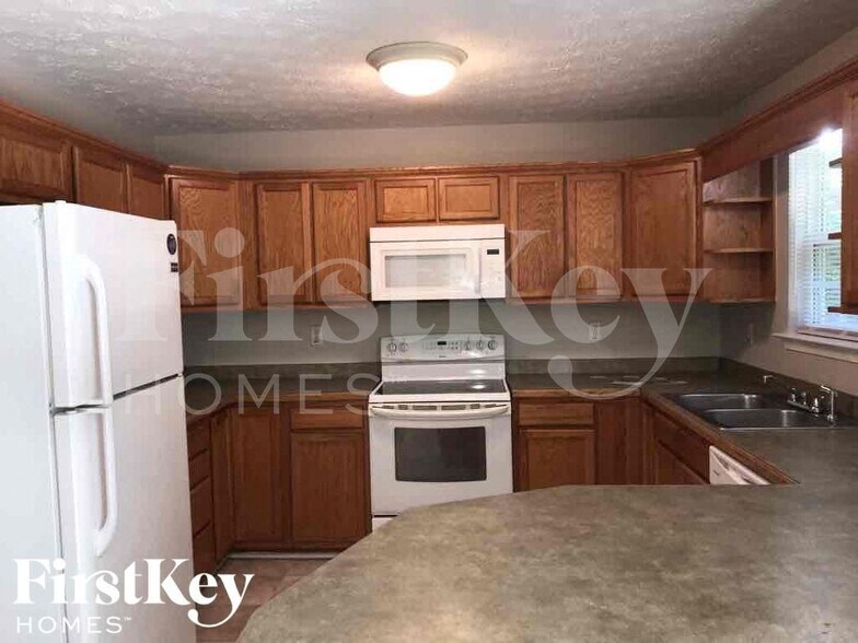 Building Photo - 5036 Balus Dr