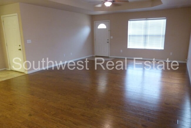 Building Photo - 2 bedroom 2 bath home.