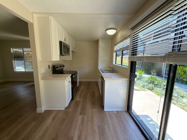 Building Photo - IRVINE 1 BED, 1 BATH CONDO- $2,575 ("THE SPRINGS" COMMUNITY)