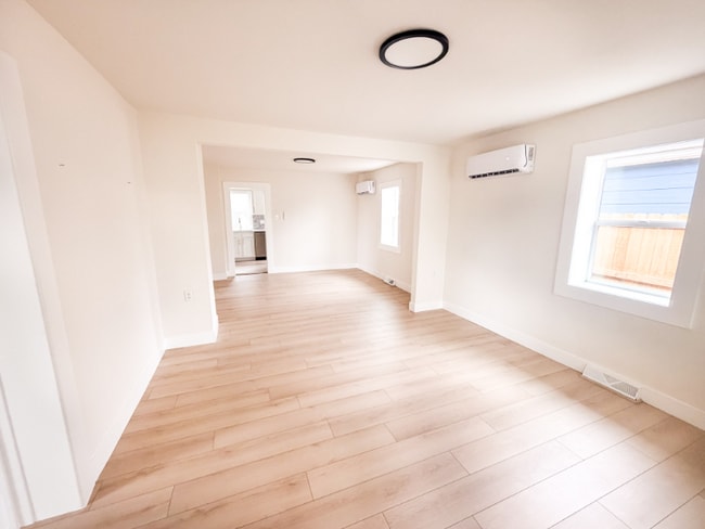 Building Photo - 509 11th St