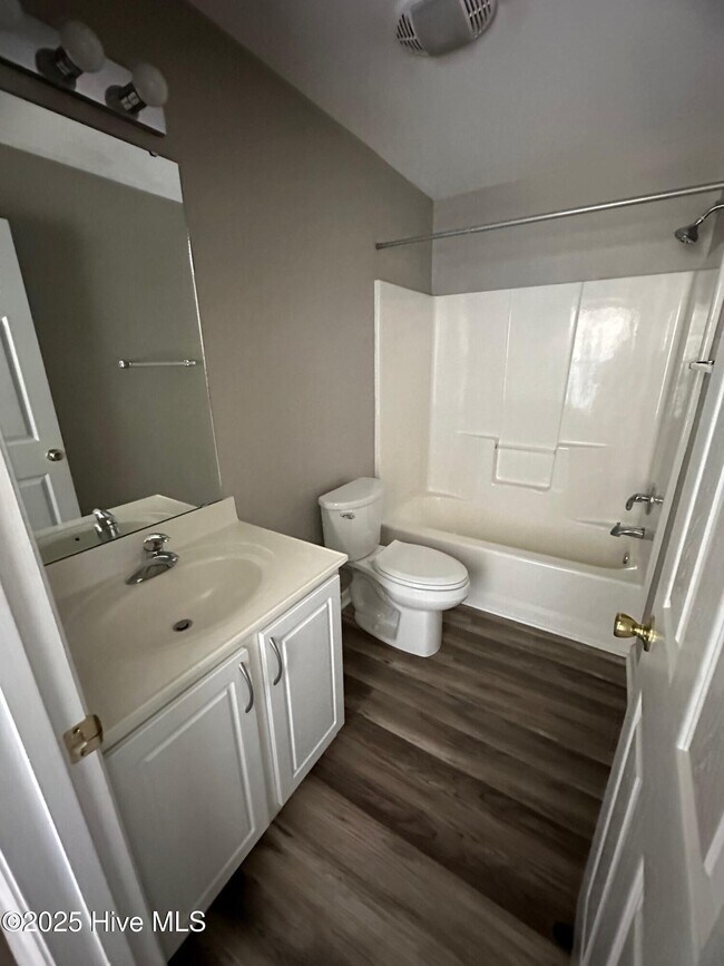 Building Photo - 2217 Locksley Woods Dr